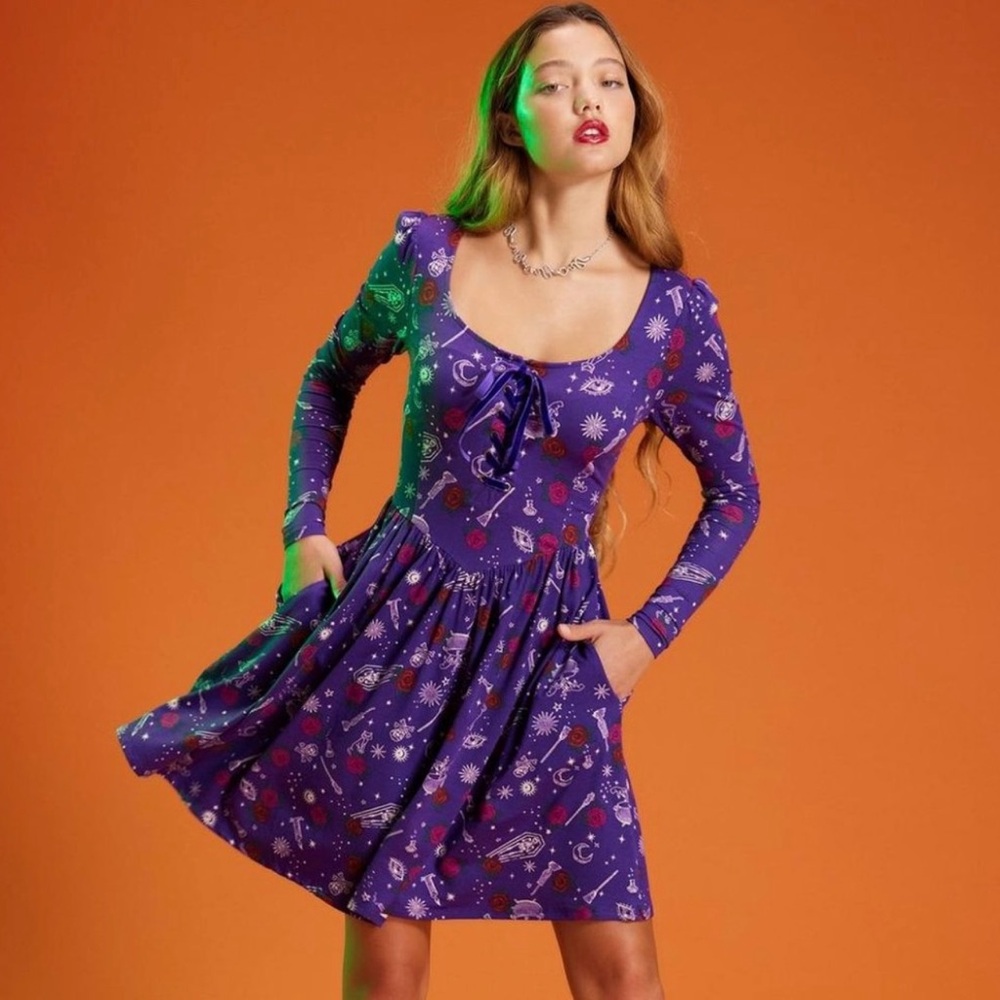 Hocus Pocus Disney Hot topic Her Universe Halloween dress ❤️